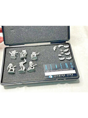 Ridolfi Fox Warrior Alien Figures Miniature Set w/ Case Metal Sci-Fi